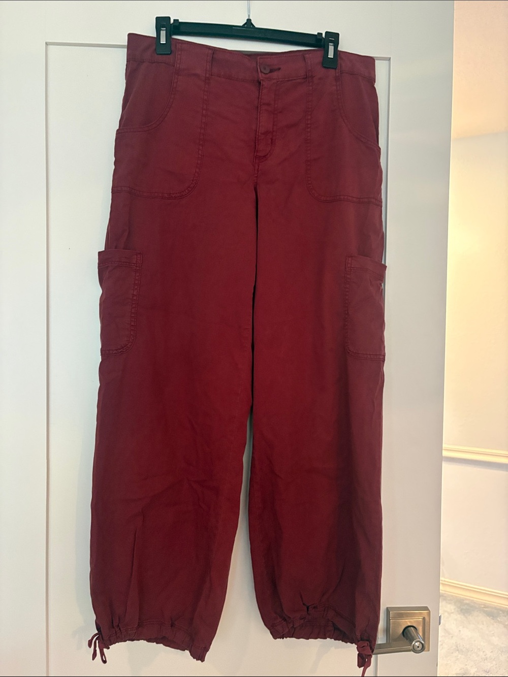 American Eagle Outfitters Women's Straight Leg Cargo Pants in Deep Red SZ 8